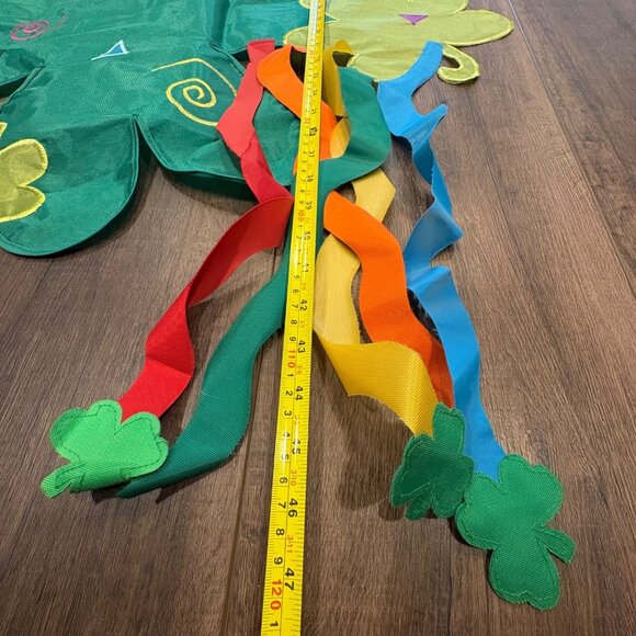 Shamrock-Shaped Nylon Garden Flag Tails 47" Long St Patrick 4 Leaf Clover Vintge - Picture 6 of 7